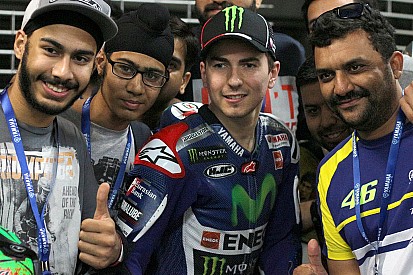 Lorenzo: "Parlare con Valentino? Dipende da lui"