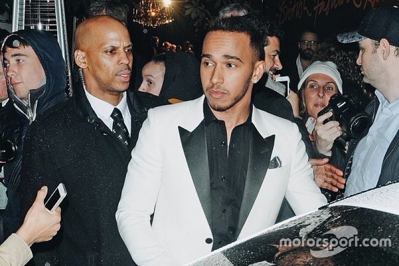 Jornal relata que Mercedes não vê Hamilton insubstituível