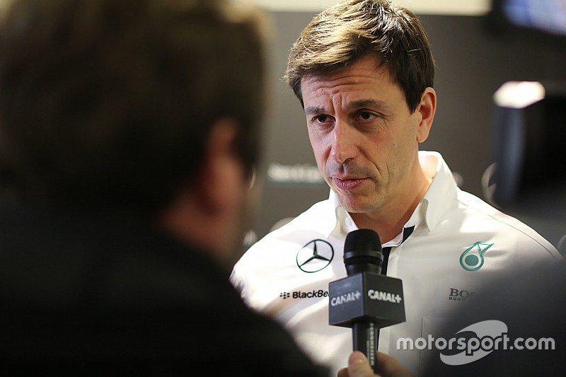 Wolff: “La guida autonoma non è per le corse...”