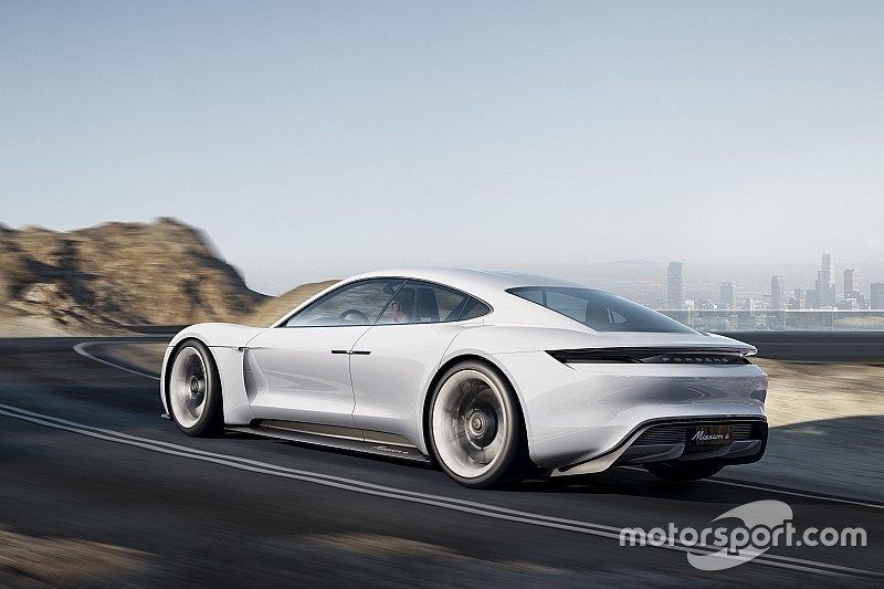 Porsche-personeel moet salaris inleveren om Mission E te kunnen produceren