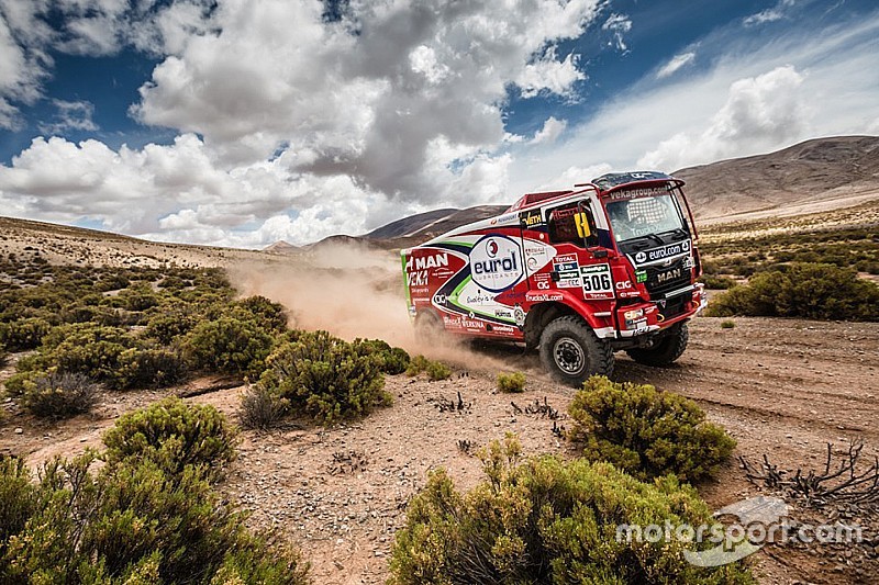 Dakar trucks: Stacey wint thriller voor De Rooy, weer Nederlands podium