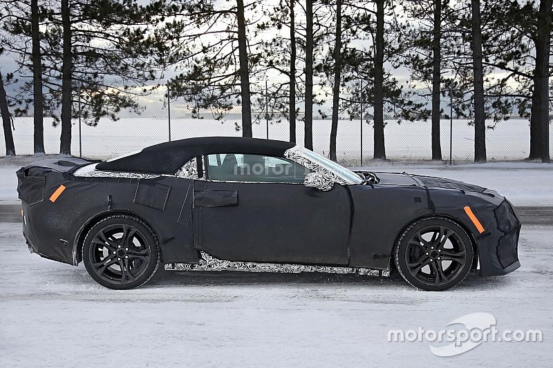 Nieuwe Chevrolet Camaro ZL1 Convertible duikt op in camouflage