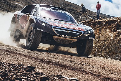Dakar auto’s: Sainz wint, maar Loeb herovert koppositie