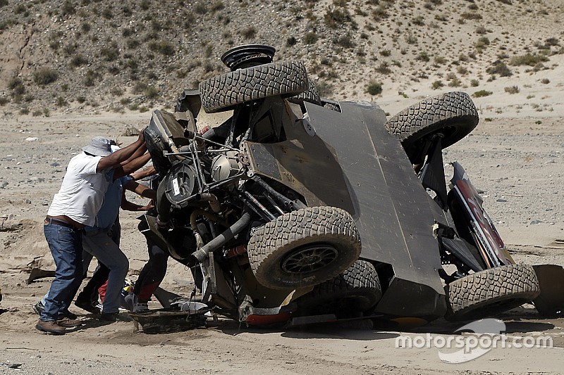 In beeld: De crash van Sébastien Loeb