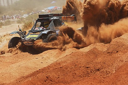 Unieke prestatie Tim Coronel: 'Drie keer knipperen'