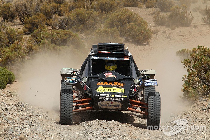 Tim Coronel haalt de finish: