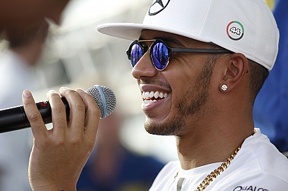Lewis Hamilton presume fotos en la capital mexicana