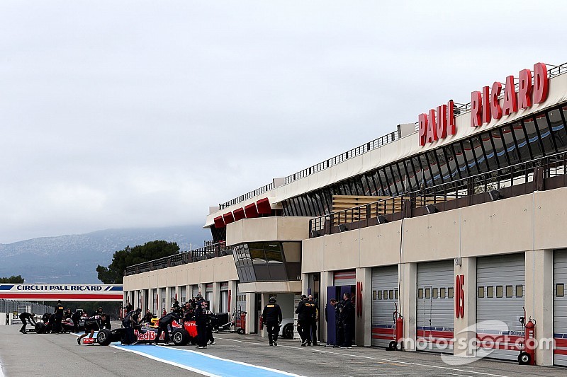 Ferrari, Red Bull en McLaren vervolgen regenbandentest