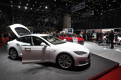 Tesla-baas Elon Musk wil nu ook elektrisch vliegtuig bouwen