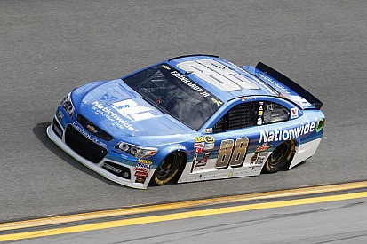 Earnhardt manda en la apertura de Daytona 500