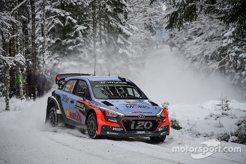 La i20 WRC 2016 è veloce ma poco affidabile: Hyundai corre ai ripari