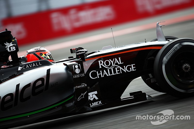 Force India onthult nieuwe auto in pitstraat van Barcelona