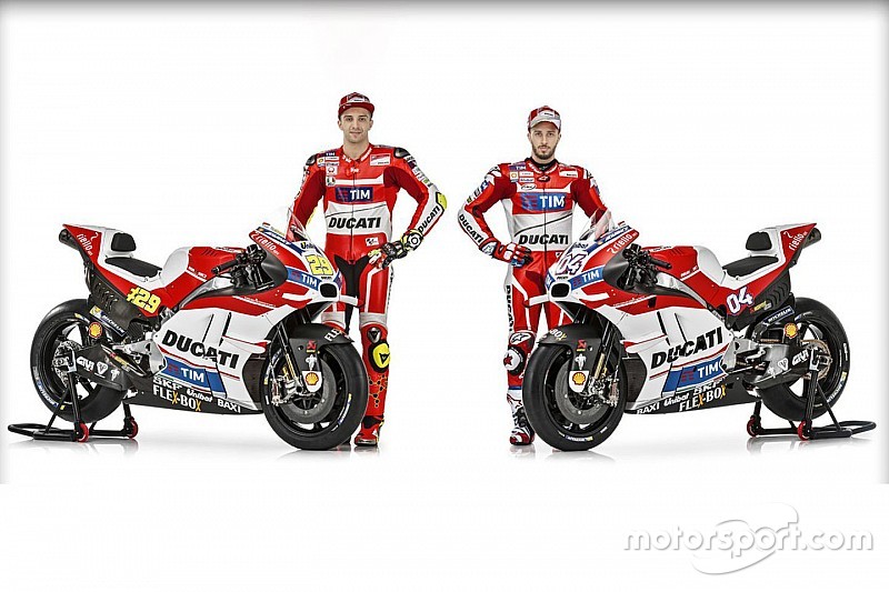 Ducati toont MotoGP-model voor 2016