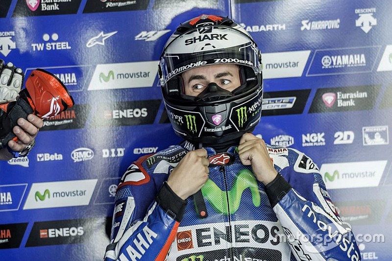 Rossi valt en Lorenzo snelste tijdens dag 1 van Qatar-test