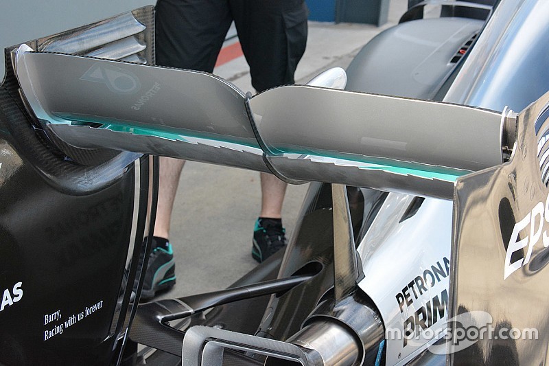 La Mercedes promuove l'ala posteriore con la seghettatura