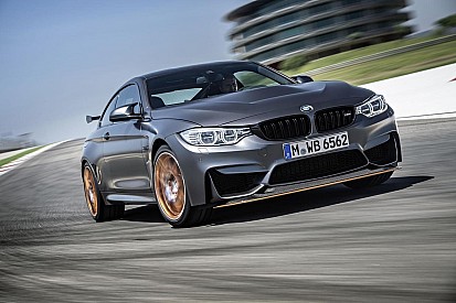 The Stig geeft gas: is de BMW i8 sneller dan de M4?