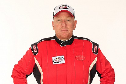 Piloto de NASCAR detenido en una operación de contrabando de tabaco