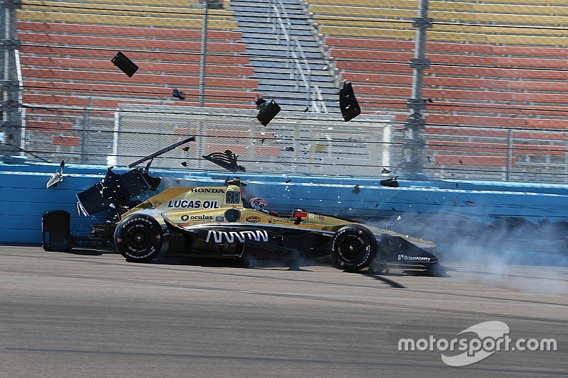 Carpenter snel in Phoenix, crashes voor Sato en Hinchcliffe