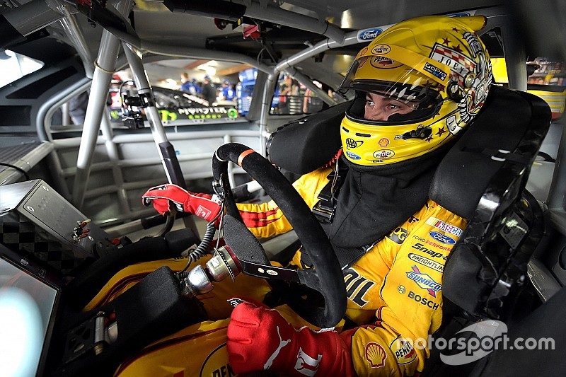 Pole da record per Joey Logano a Martinsville