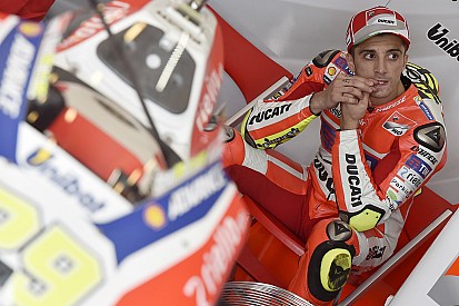 Iannone snelste in verlengde natte warm-up