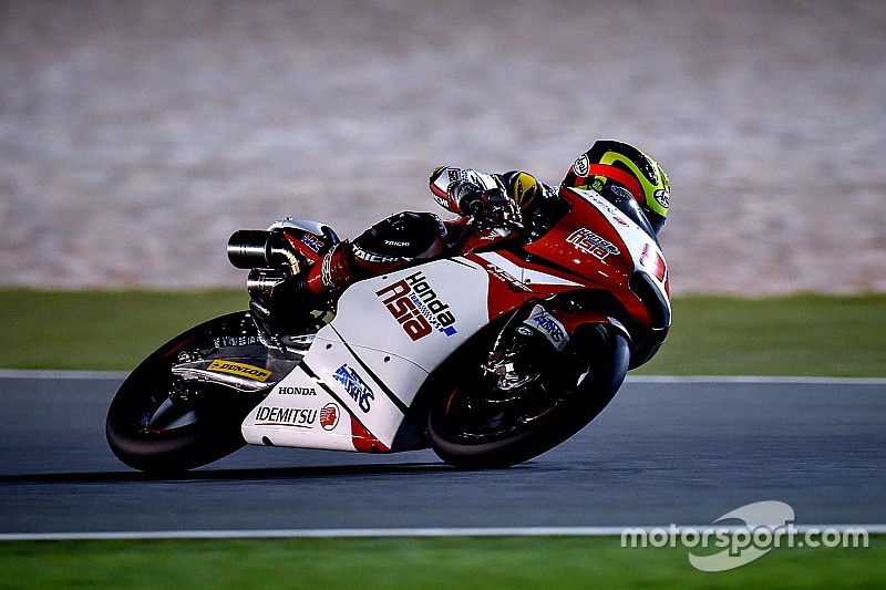 Moto3: Pawi wint op opdrogende baan, Loi gokt en verliest