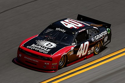 Derek White suspendido indefinidamente de NASCAR después de la detención