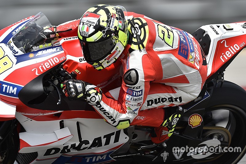 Iannone snelst in warm-up voor Amerikaanse GP, Lorenzo crasht