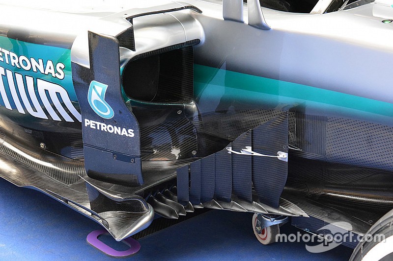 Mercedes: le lame del bargeboard sono più lunghe