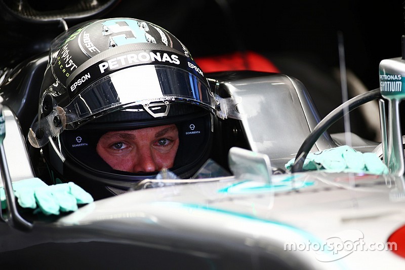 Rosberg manda en los primeros y accidentados libres en China