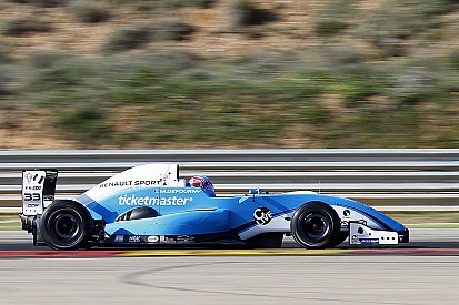 Max Defourny conquista la pole ad Aragon