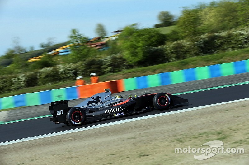 Cecotto boekt eerste zege in Formula V8 3.5, Visser sterk naar P7