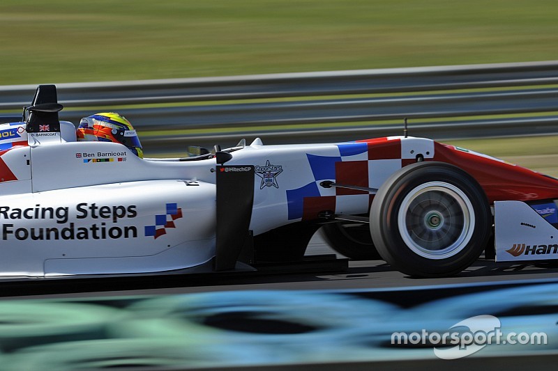 Barnicoat evita el triplete de Prema tras triunfos de Aron y Gunther