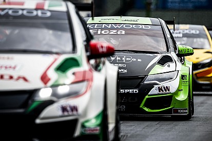 Dietrofront FIA, le Honda Civic WTCC sono legali