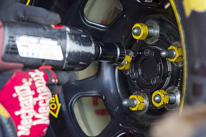 NASCAR lenkt ein: Fünf feste Radmuttern pro Rad ab sofort Pflicht