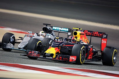 Red Bull не может рисковать в квалификациях, как Mercedes, уверен Квят