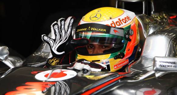 Lauda: Lewis deli gibi sürüyor