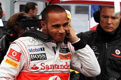 Hamilton rakiplerine 2007'yi hatırlattı