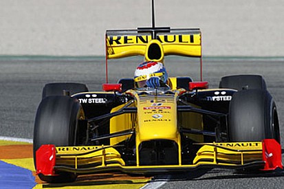 Renault: 'Petrov'un geleceği kendi ellerinde'