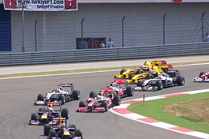 İstanbul Park'taki uzun süre unutulmayacak yarışı Hamilton kazandı