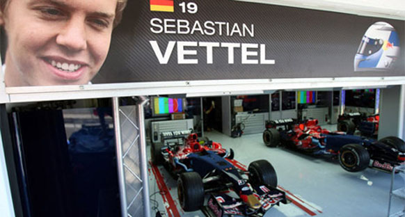 Coulthard koltuğunu Vettel'e bırakmak istiyor