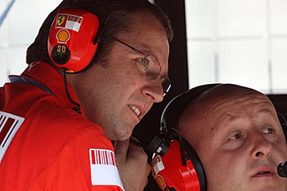 Domenicali: ‘İki pilotla şampiyonluk yarışı dezavantaj değil’