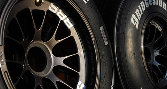 Bridgestone'un sert lastikleri pilotların başını ağrıtıyor