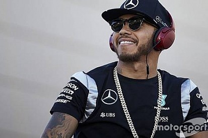 Hamilton grid cezası sonrası galibiyeti hedefliyor