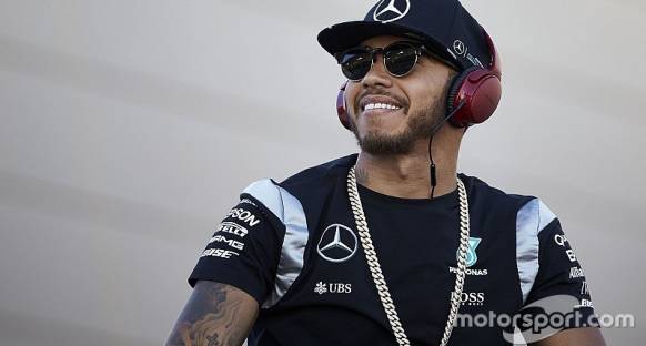 Hamilton grid cezası sonrası galibiyeti hedefliyor