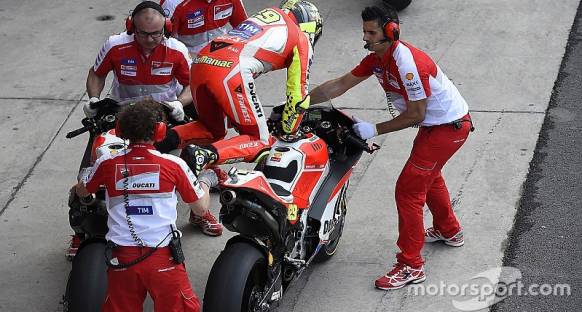 Bautista kazası sonrası Marquez ve Rossi pit hızının düşürülmesini destekliyor