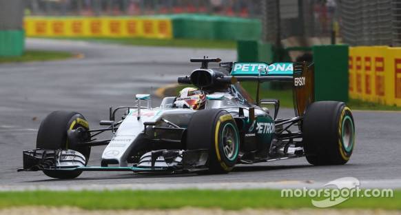 Hamilton kuru zeminde de en hızlı isim