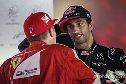 Alan Jones: Ferrari, Raikkonen'i Ricciardo ile değiştirmeli