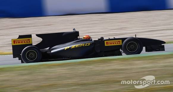 Pirelli 2017 lastiklerini V8 motorlu araçla test edecek