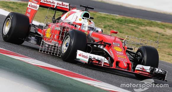 Vettel testlerin sabah bölümünü lider tamamladı