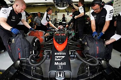 Yeni McLaren da F1 çarpışma testlerini geçti